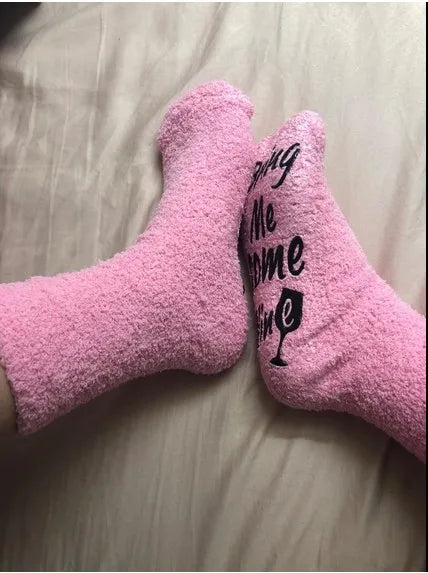 Luxury Fuzzy Wine Socks in Cupcake Gift Packaging Women Winter Fuzzy Plush Slipper Crew Socks Funny Accessory Present for Wife