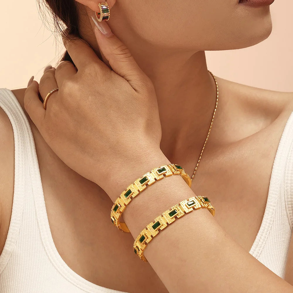 Emerald bracelet with a vintage and sophisticated style, versatile, unique design, does not fade, women's accessory