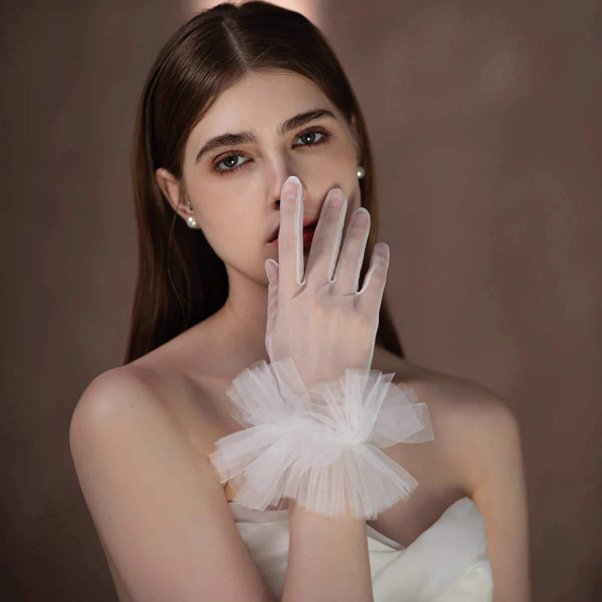 WG094 Elegant Wedding Bridal Gloves Soft Tulle Ruffled Edge Women Brides Bridesmaid Short White Gloves for Pageant Perform