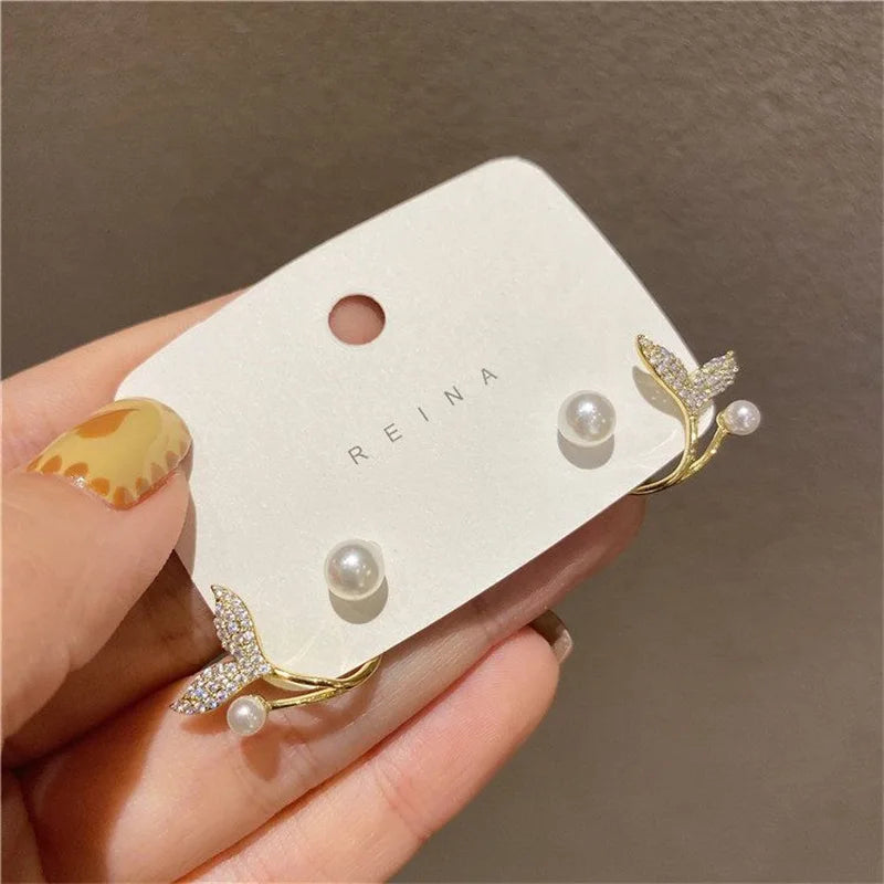 Cute Moon Star Drop Earrings Exquisite Rhinestone Earrings Gold Color Fishtail Mini Earrings Women's Fashion Ear Jewelry Gifts