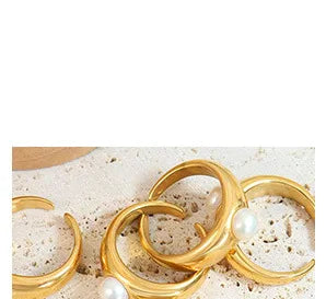 Fairy Chic Daisy Design Titanium Gold Plated Necklace No Fade Influencer Style