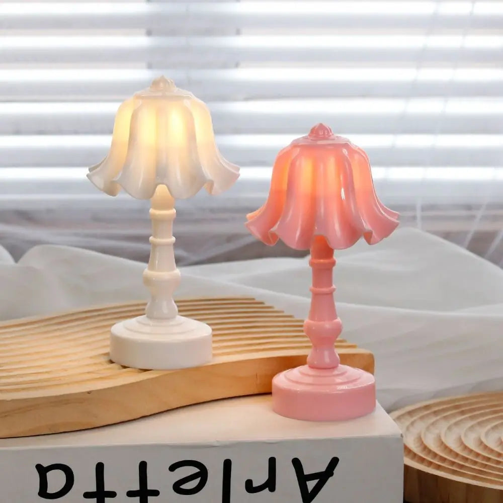 New Creative Table Lamp Retro Photography Prop Bedroom Desk Lamp Warm Light Desktop Ornaments Flower Shape Night Light