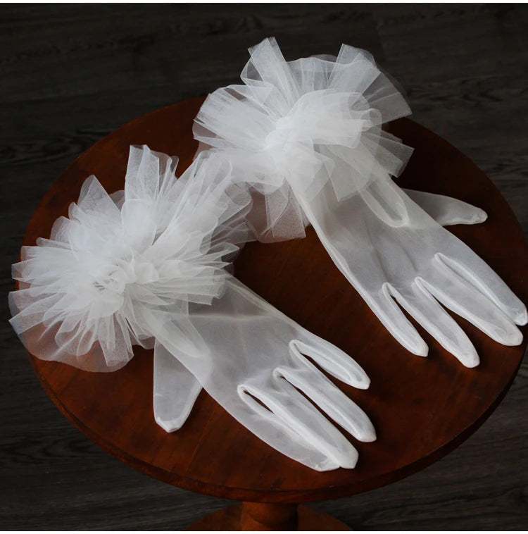 WG094 Elegant Wedding Bridal Gloves Soft Tulle Ruffled Edge Women Brides Bridesmaid Short White Gloves for Pageant Perform