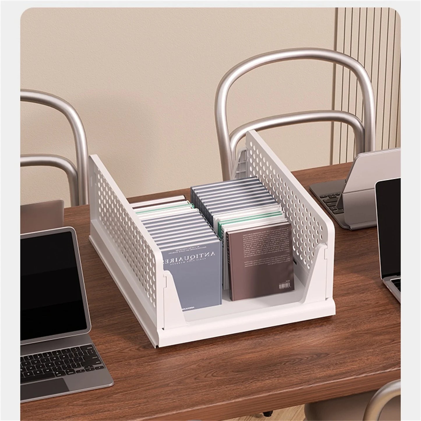 Clothes storage baskets can be stacked with drawer storage baskets, wardrobes, layered partitions, and pull-out folding storage