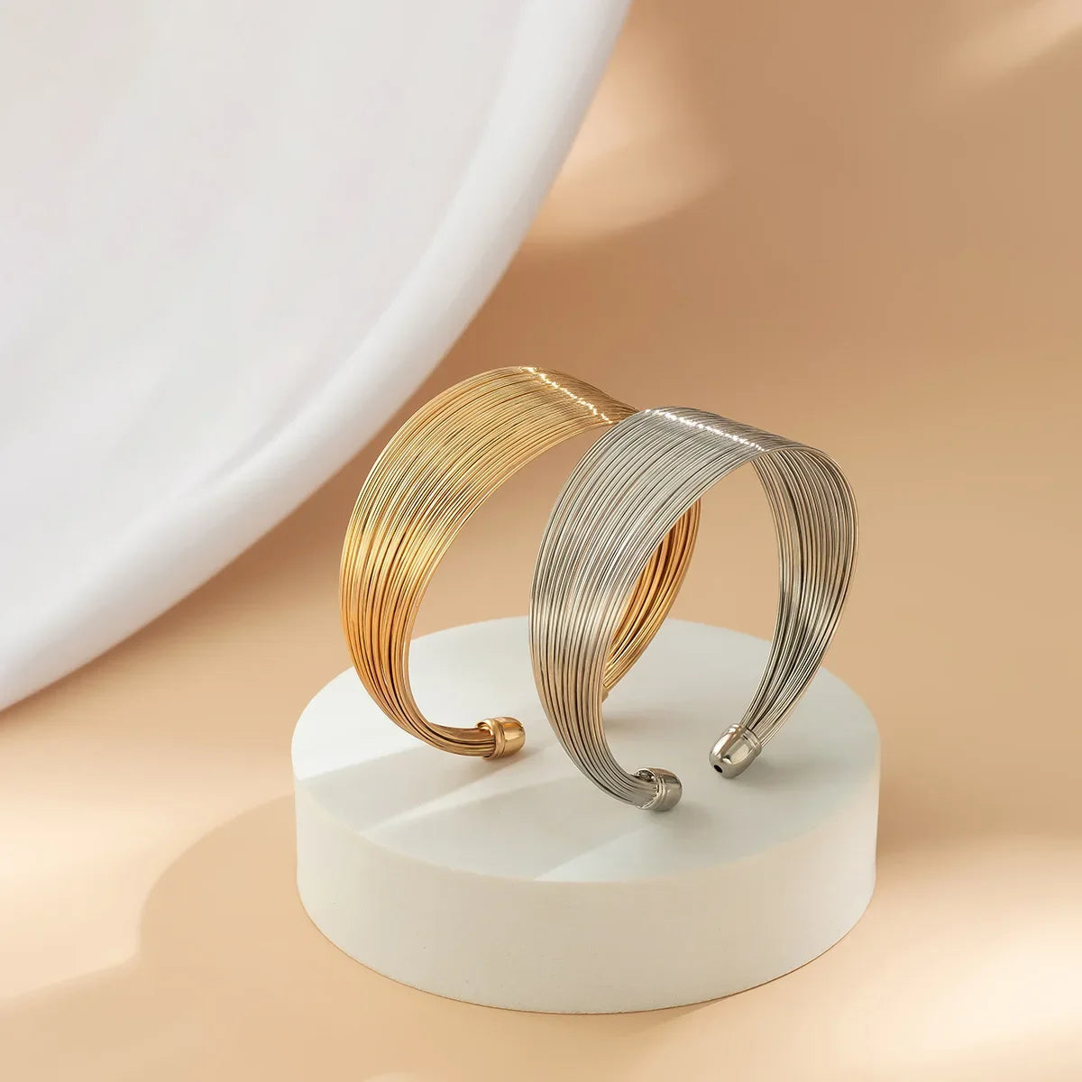 New Fashion Wire Bracelet Metal Wide Bangle Multi-layer Opening Wide-Style Personality Bracelet Popular Women Hand Accessories