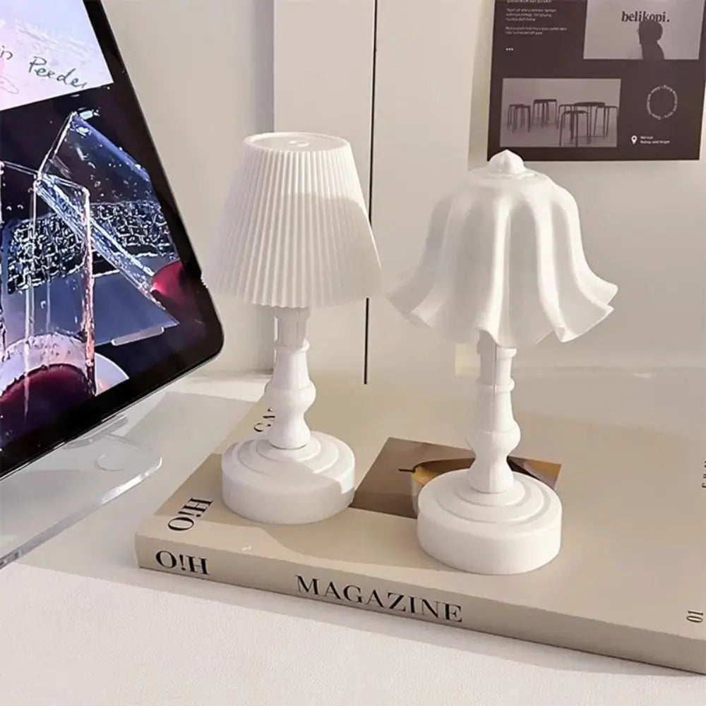 New Creative Table Lamp Retro Photography Prop Bedroom Desk Lamp Warm Light Desktop Ornaments Flower Shape Night Light