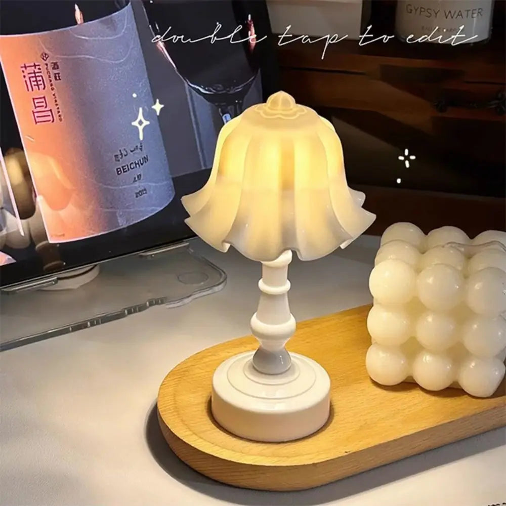 New Creative Table Lamp Retro Photography Prop Bedroom Desk Lamp Warm Light Desktop Ornaments Flower Shape Night Light