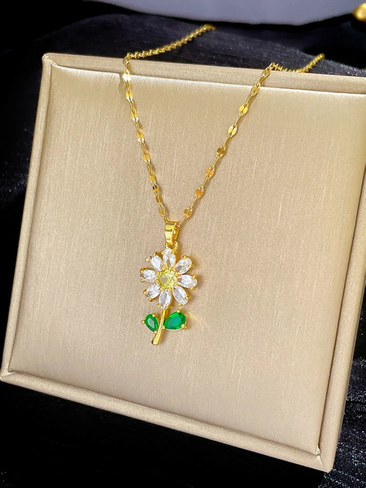 Classic Romantic White Flower Necklace Fashionable and Beautiful Small Chrysanthemum Versatile Clavicle Chain Gift