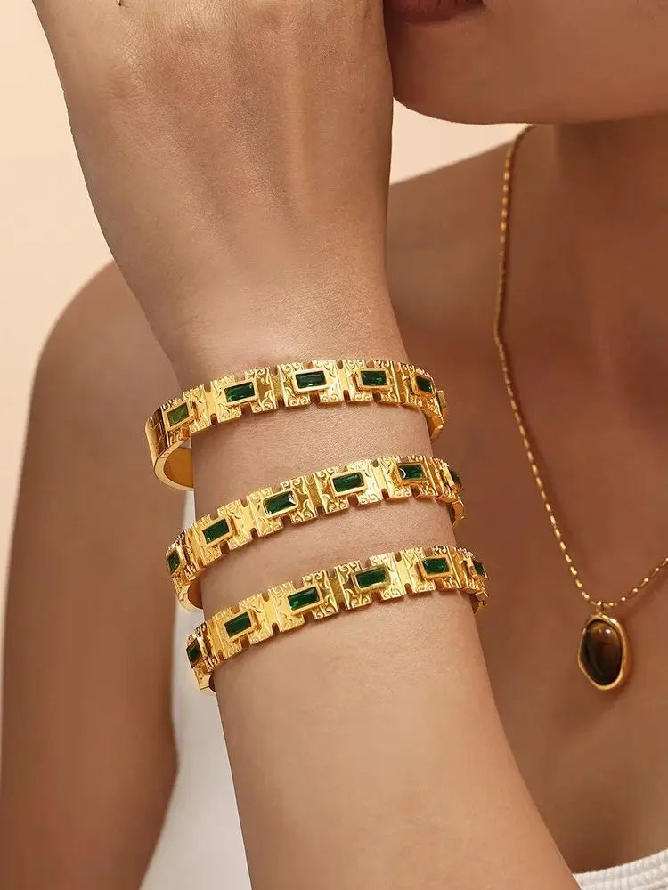 Emerald bracelet with a vintage and sophisticated style, versatile, unique design, does not fade, women's accessory