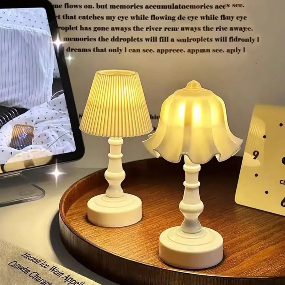 New Creative Table Lamp Retro Photography Prop Bedroom Desk Lamp Warm Light Desktop Ornaments Flower Shape Night Light