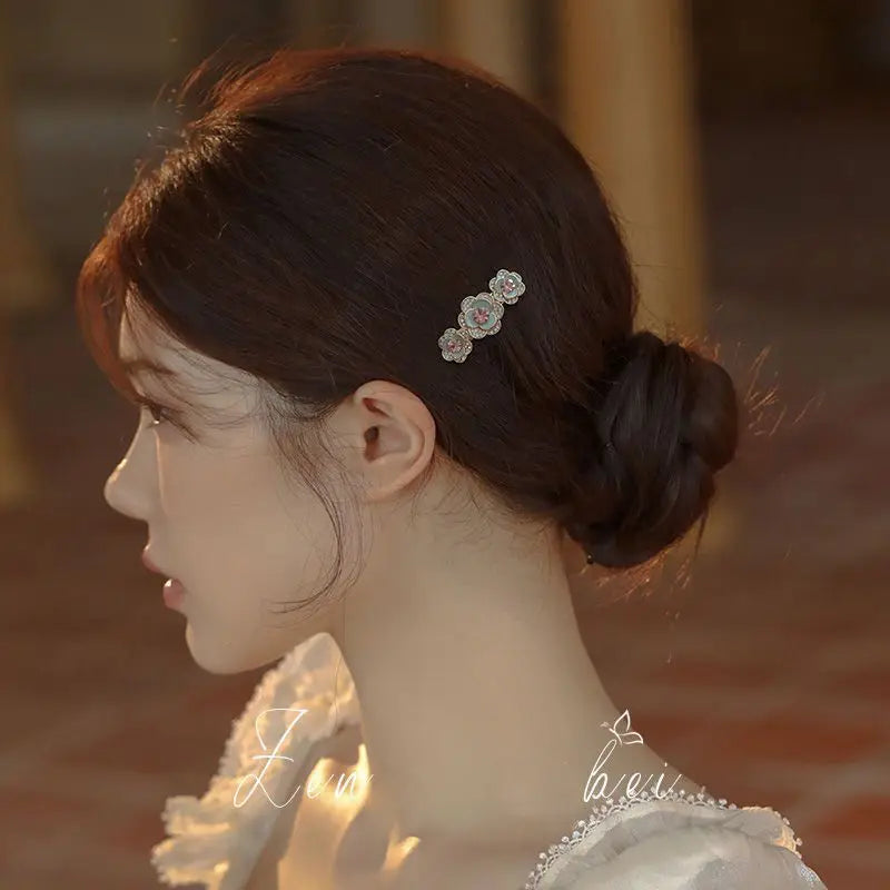Fairy Crystal Three Flowers Hairpin for Women with Sweet Rhinestone Bangs and Side Spring Clip French Hair Accessories