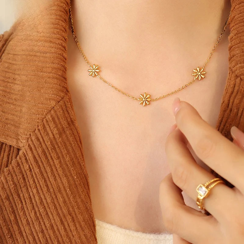 Fairy Chic Daisy Design Titanium Gold Plated Necklace No Fade Influencer Style