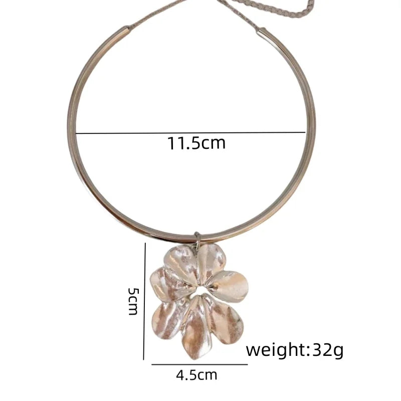 Fashion Flower Pendant Necklace Chic Gold Color Metal Necklace for Women Korean Style Bow Big Flower Choker Gift Party