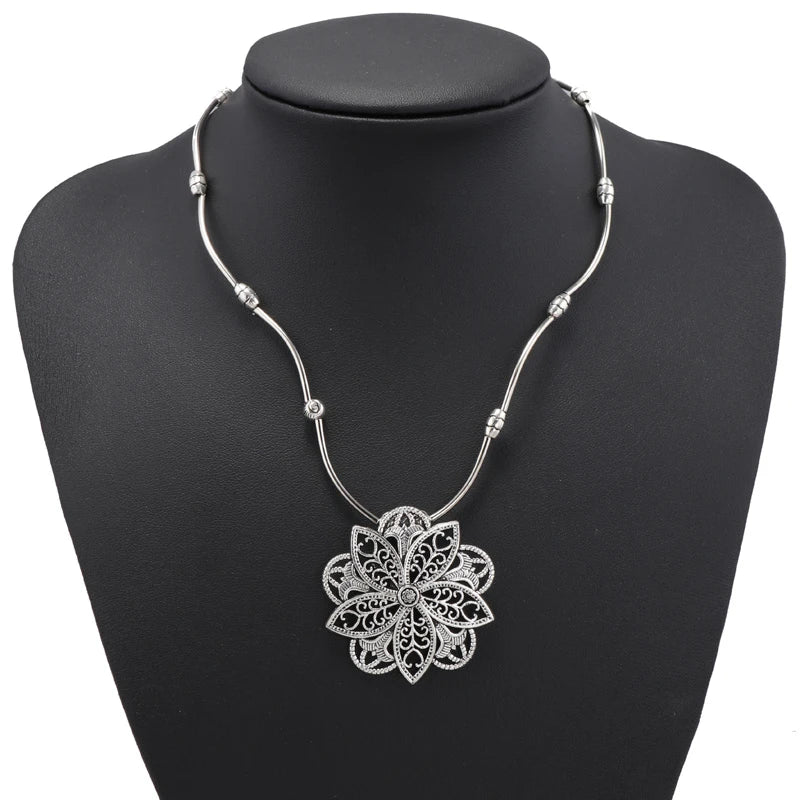 Fashion Choker Necklaces for Women Female Metal Round Vintage Statement Necklace Girls Party Holiday Jewelry Gifts