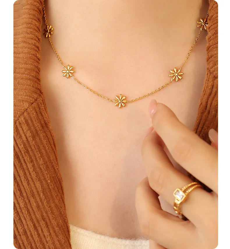 Fairy Chic Daisy Design Titanium Gold Plated Necklace No Fade Influencer Style