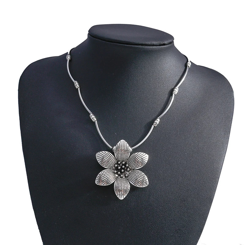 Fashion Choker Necklaces for Women Female Metal Round Vintage Statement Necklace Girls Party Holiday Jewelry Gifts
