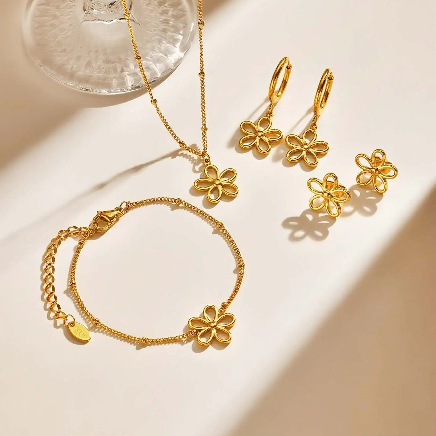Fashion Flower Bracelet for Women,Gold Plated Stainless Steel Chain Bracelets,Set Charms Jewelry Accessories Gift