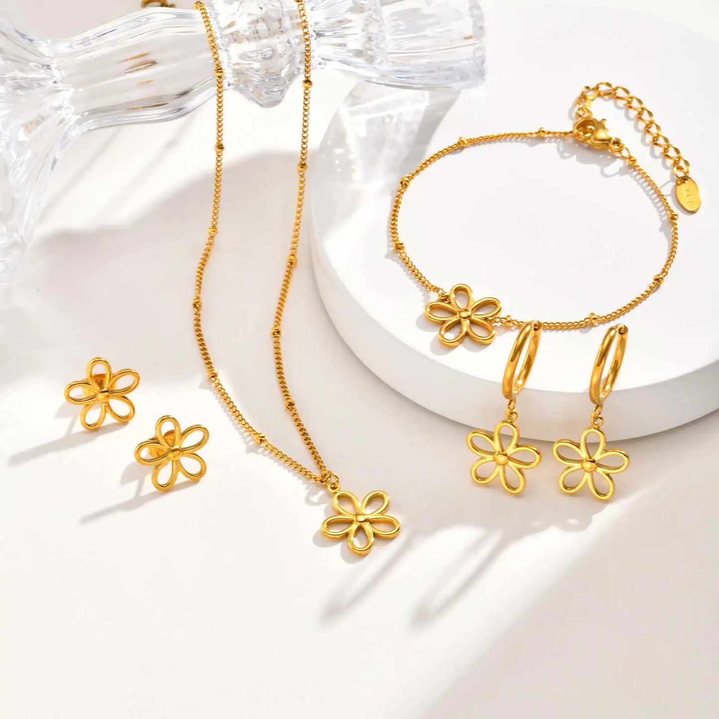 Fashion Flower Bracelet for Women,Gold Plated Stainless Steel Chain Bracelets,Set Charms Jewelry Accessories Gift