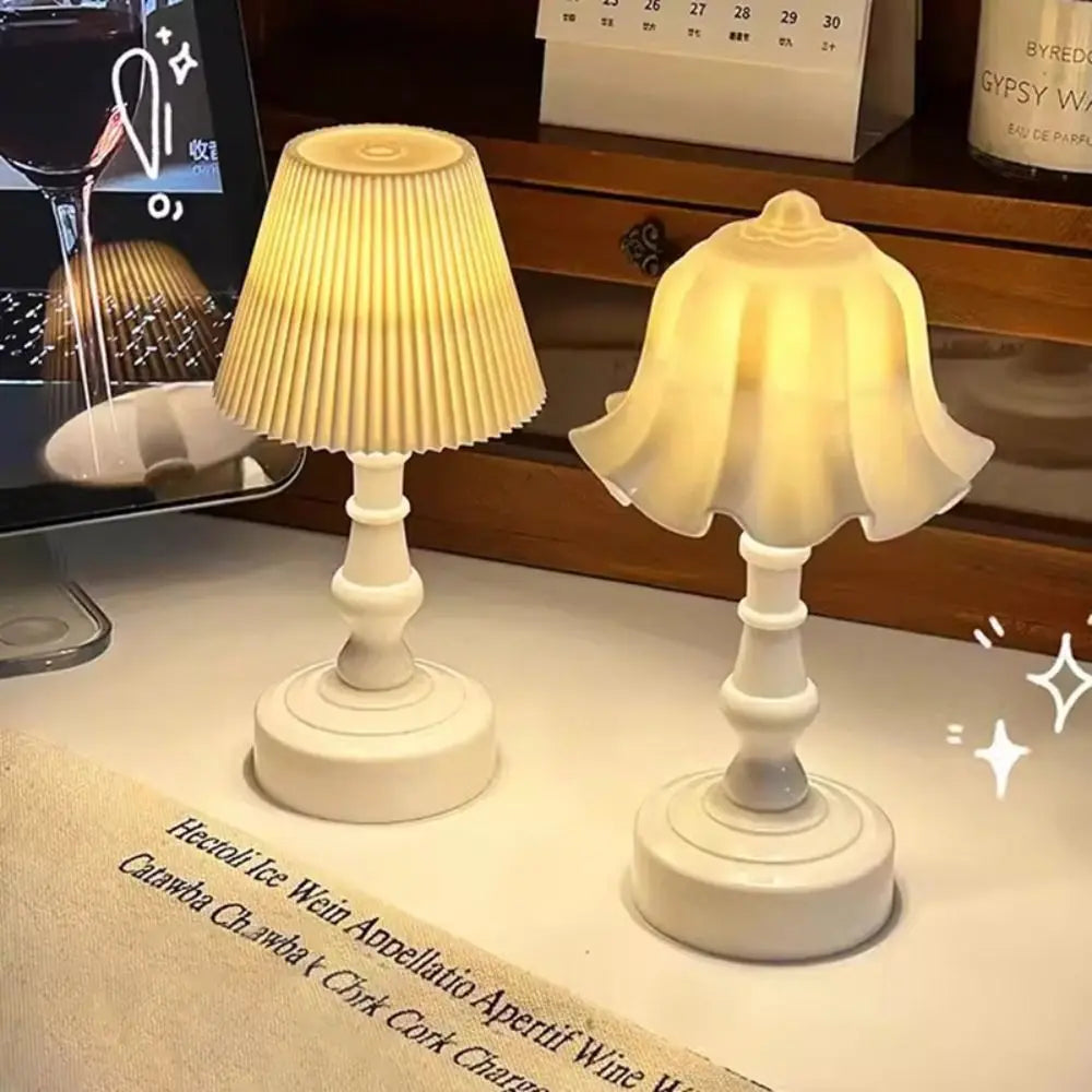 New Creative Table Lamp Retro Photography Prop Bedroom Desk Lamp Warm Light Desktop Ornaments Flower Shape Night Light