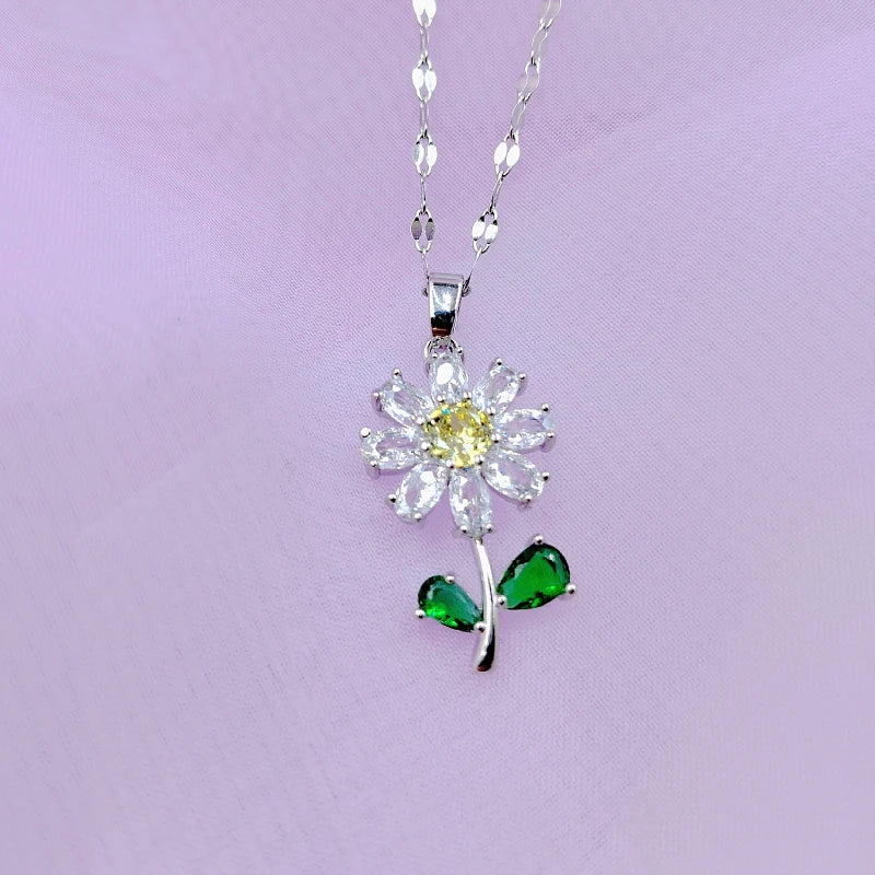 Classic Romantic White Flower Necklace Fashionable and Beautiful Small Chrysanthemum Versatile Clavicle Chain Gift