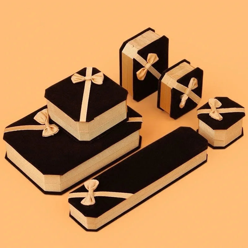 Velvet Jewelry Gift Box for Necklace Rings Pendant Bracelet Elegant Jewelry Packing Case for Festival Birthday Gifts Storage