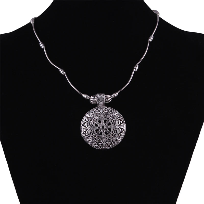 Fashion Choker Necklaces for Women Female Metal Round Vintage Statement Necklace Girls Party Holiday Jewelry Gifts
