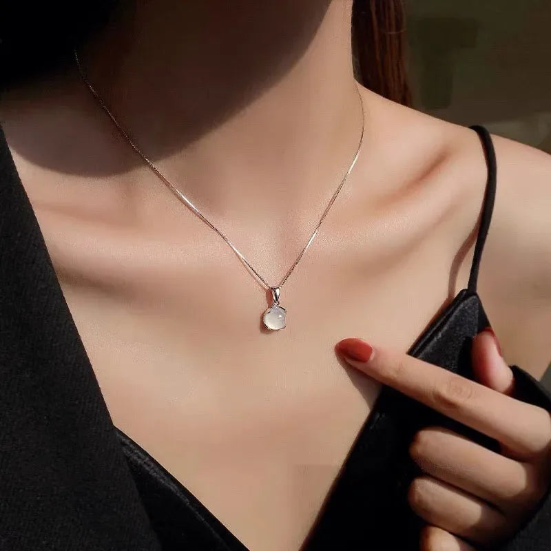 Collares Con Colgante Luxury White Round Pendant Necklaces Women Fashion Jewelry Choker Clavicle Chain Short Charm Necklace