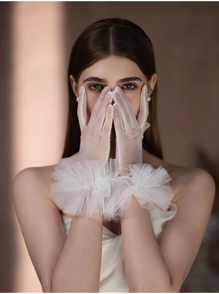 WG094 Elegant Wedding Bridal Gloves Soft Tulle Ruffled Edge Women Brides Bridesmaid Short White Gloves for Pageant Perform