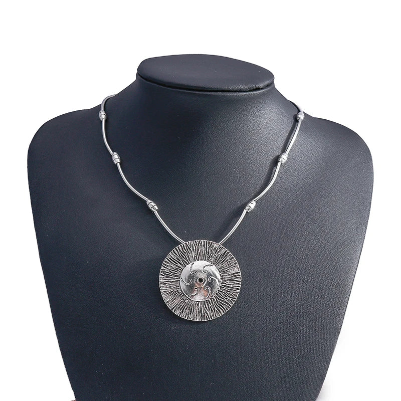 Fashion Choker Necklaces for Women Female Metal Round Vintage Statement Necklace Girls Party Holiday Jewelry Gifts