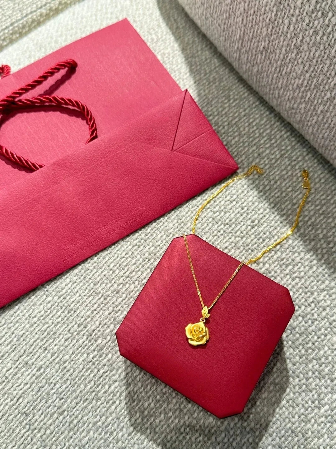 Luxury Rose Necklace Women Fashion Delicate Flower Pendant Romantic Collarbone Chain Jewelry Gift