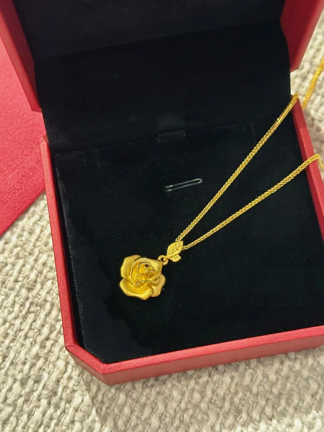 Luxury Rose Necklace Women Fashion Delicate Flower Pendant Romantic Collarbone Chain Jewelry Gift