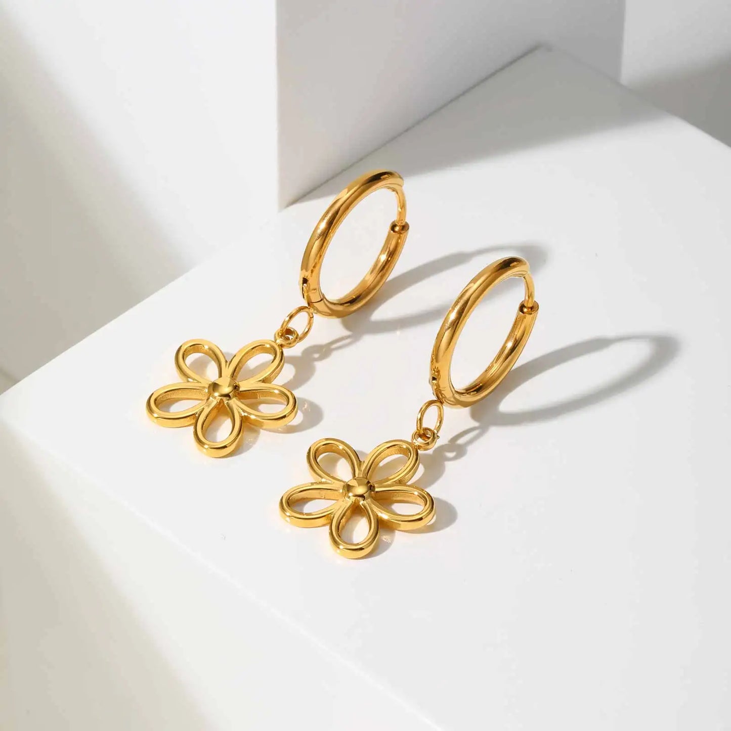 Fashion Flower Bracelet for Women,Gold Plated Stainless Steel Chain Bracelets,Set Charms Jewelry Accessories Gift