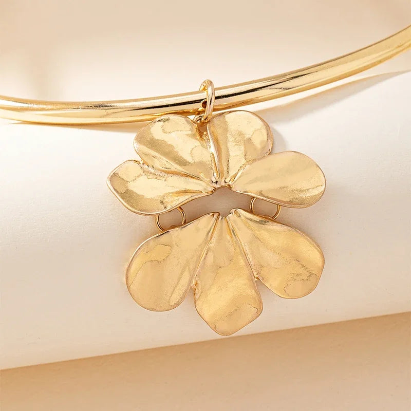 Fashion Flower Pendant Necklace Chic Gold Color Metal Necklace for Women Korean Style Bow Big Flower Choker Gift Party