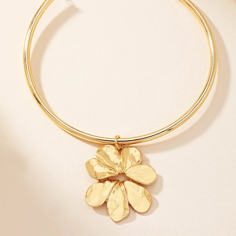 Fashion Flower Pendant Necklace Chic Gold Color Metal Necklace for Women Korean Style Bow Big Flower Choker Gift Party