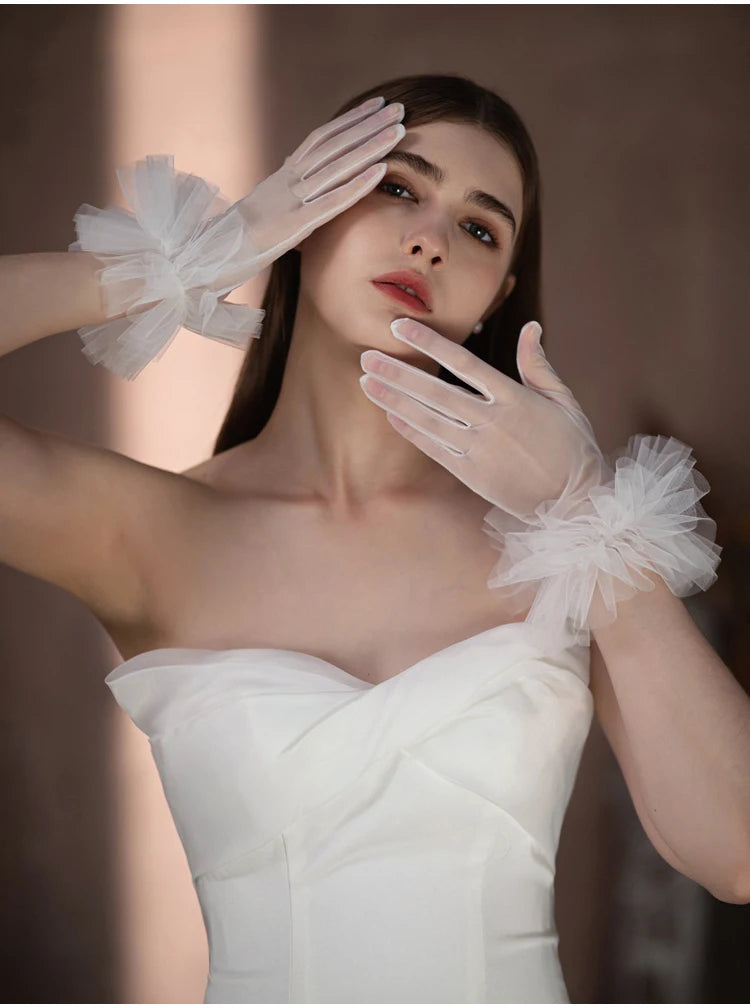 WG094 Elegant Wedding Bridal Gloves Soft Tulle Ruffled Edge Women Brides Bridesmaid Short White Gloves for Pageant Perform