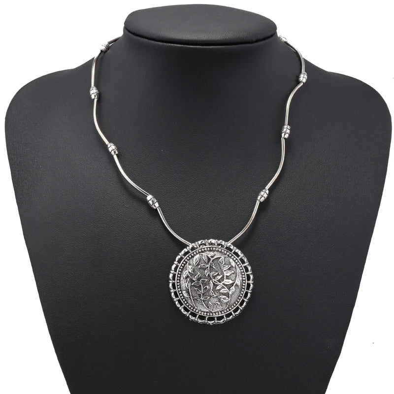 Fashion Choker Necklaces for Women Female Metal Round Vintage Statement Necklace Girls Party Holiday Jewelry Gifts