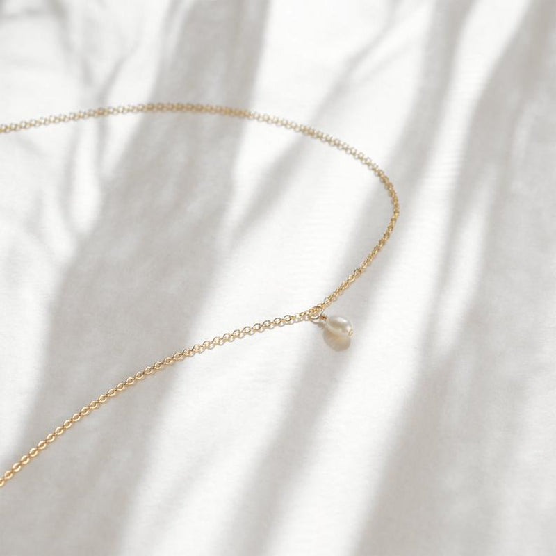 Simple and Versatile Single Pendant Clavicle Chain