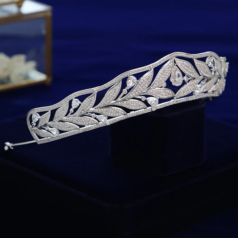 Tiaras European Bridal Headdress Crown Fashion Wedding Design Headpieces Women's Party and Princess Birthday Hair Accessories