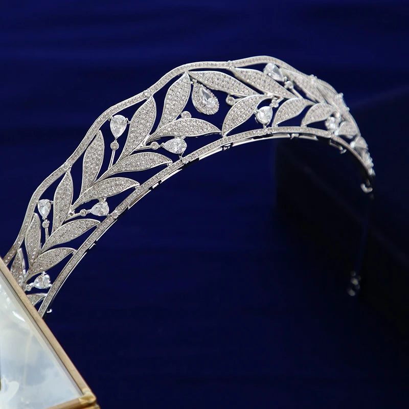 Tiaras European Bridal Headdress Crown Fashion Wedding Design Headpieces Women's Party and Princess Birthday Hair Accessories