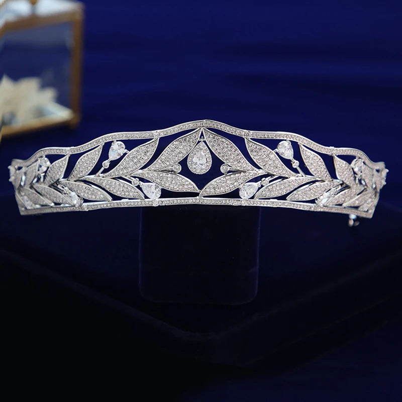 Tiaras European Bridal Headdress Crown Fashion Wedding Design Headpieces Women's Party and Princess Birthday Hair Accessories