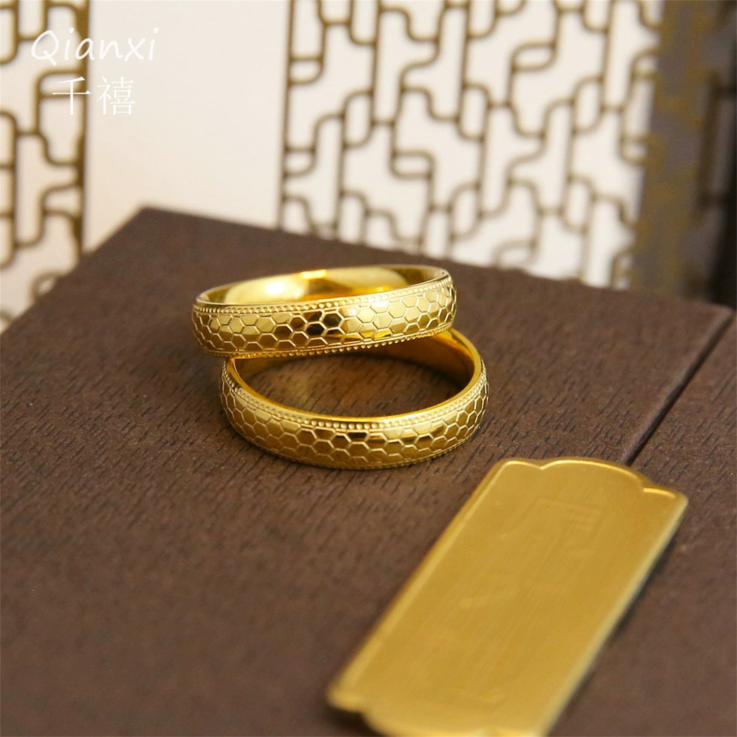 [Wash Hands without Picking] Titanium Steel Sparkling Honeycomb Design Golden Ring Retro Chinese Dragon Scale Ring