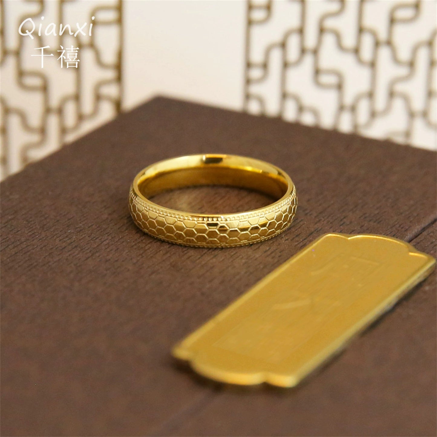 [Wash Hands without Picking] Titanium Steel Sparkling Honeycomb Design Golden Ring Retro Chinese Dragon Scale Ring