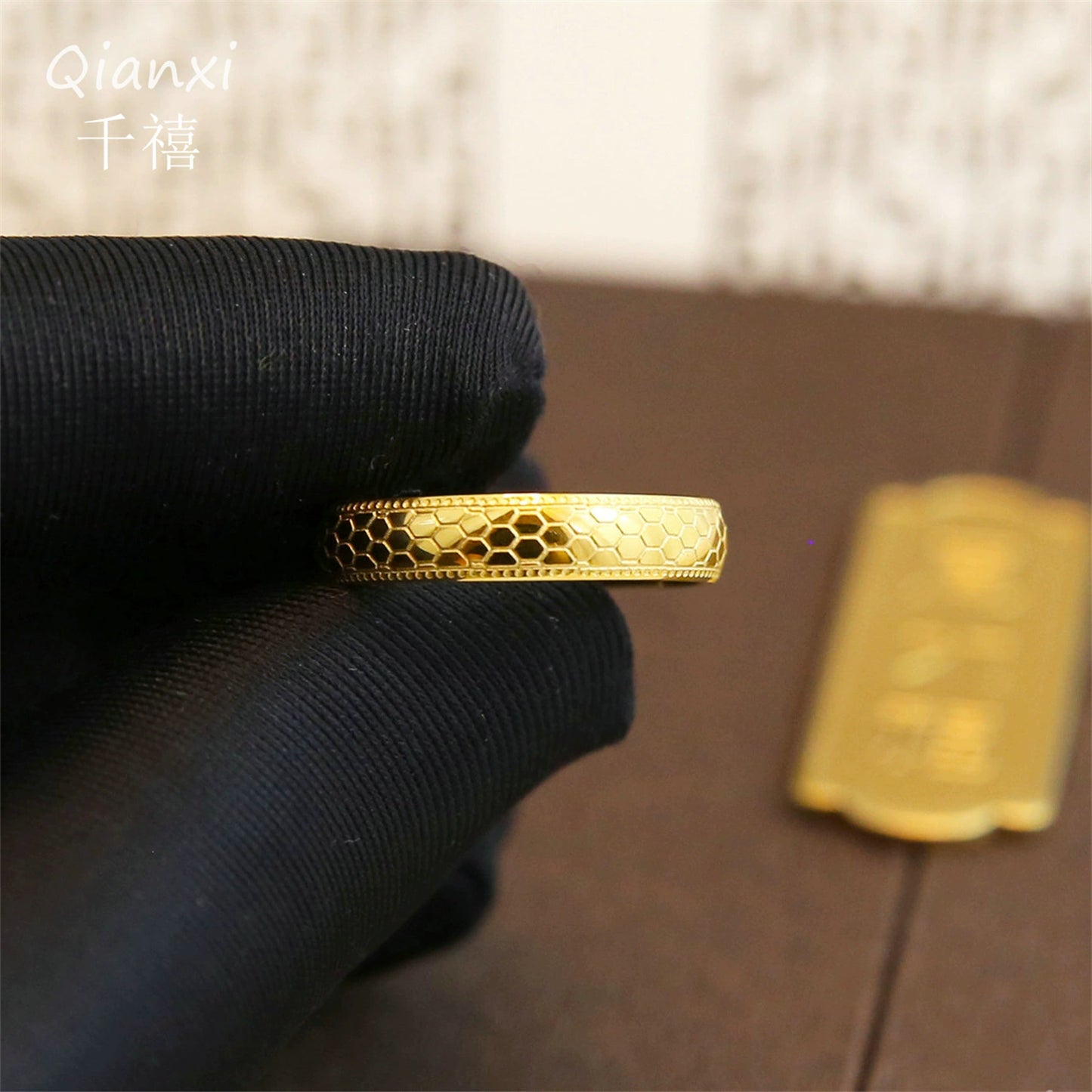 [Wash Hands without Picking] Titanium Steel Sparkling Honeycomb Design Golden Ring Retro Chinese Dragon Scale Ring