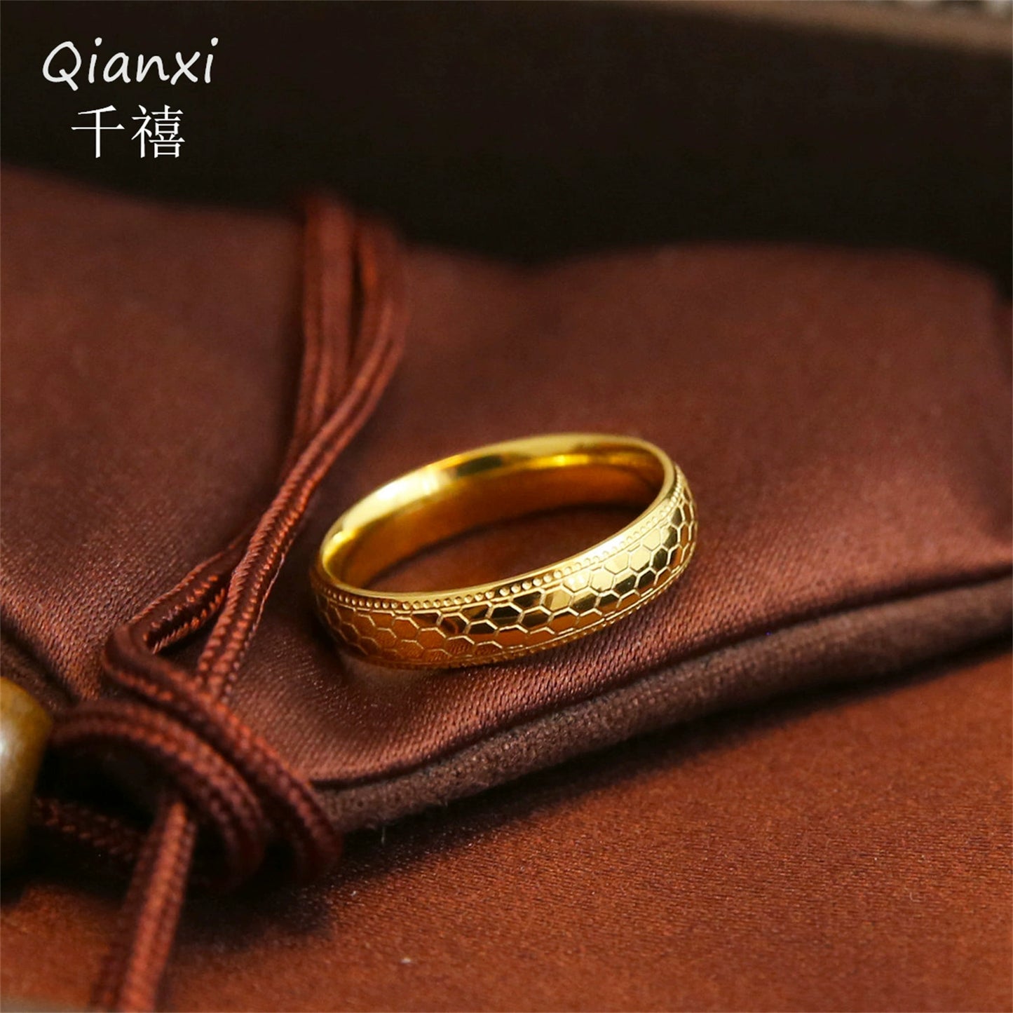 [Wash Hands without Picking] Titanium Steel Sparkling Honeycomb Design Golden Ring Retro Chinese Dragon Scale Ring