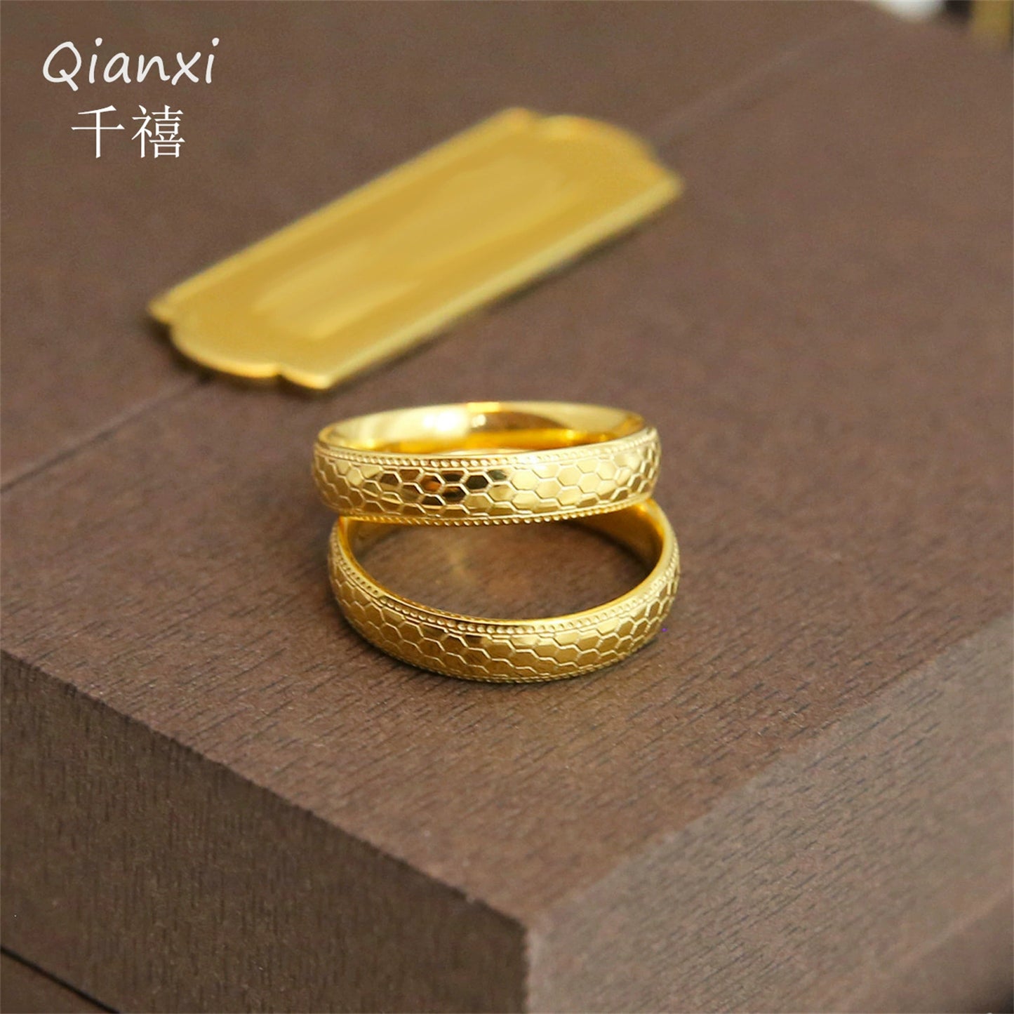 [Wash Hands without Picking] Titanium Steel Sparkling Honeycomb Design Golden Ring Retro Chinese Dragon Scale Ring