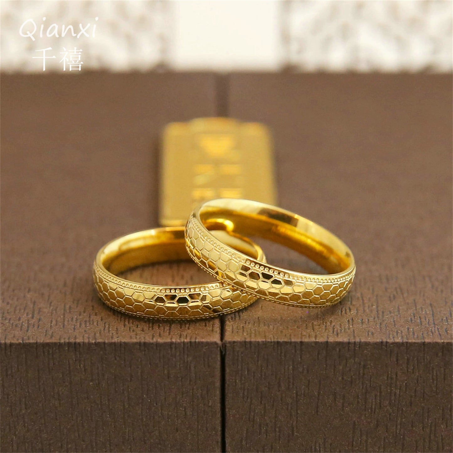 [Wash Hands without Picking] Titanium Steel Sparkling Honeycomb Design Golden Ring Retro Chinese Dragon Scale Ring