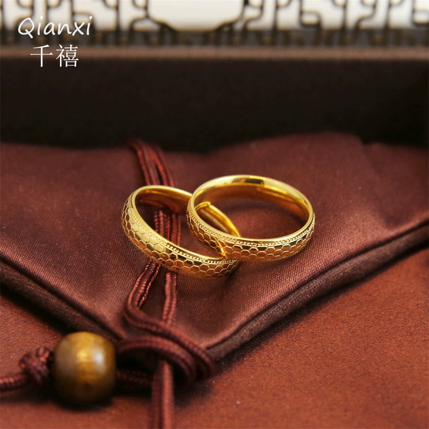 [Wash Hands without Picking] Titanium Steel Sparkling Honeycomb Design Golden Ring Retro Chinese Dragon Scale Ring