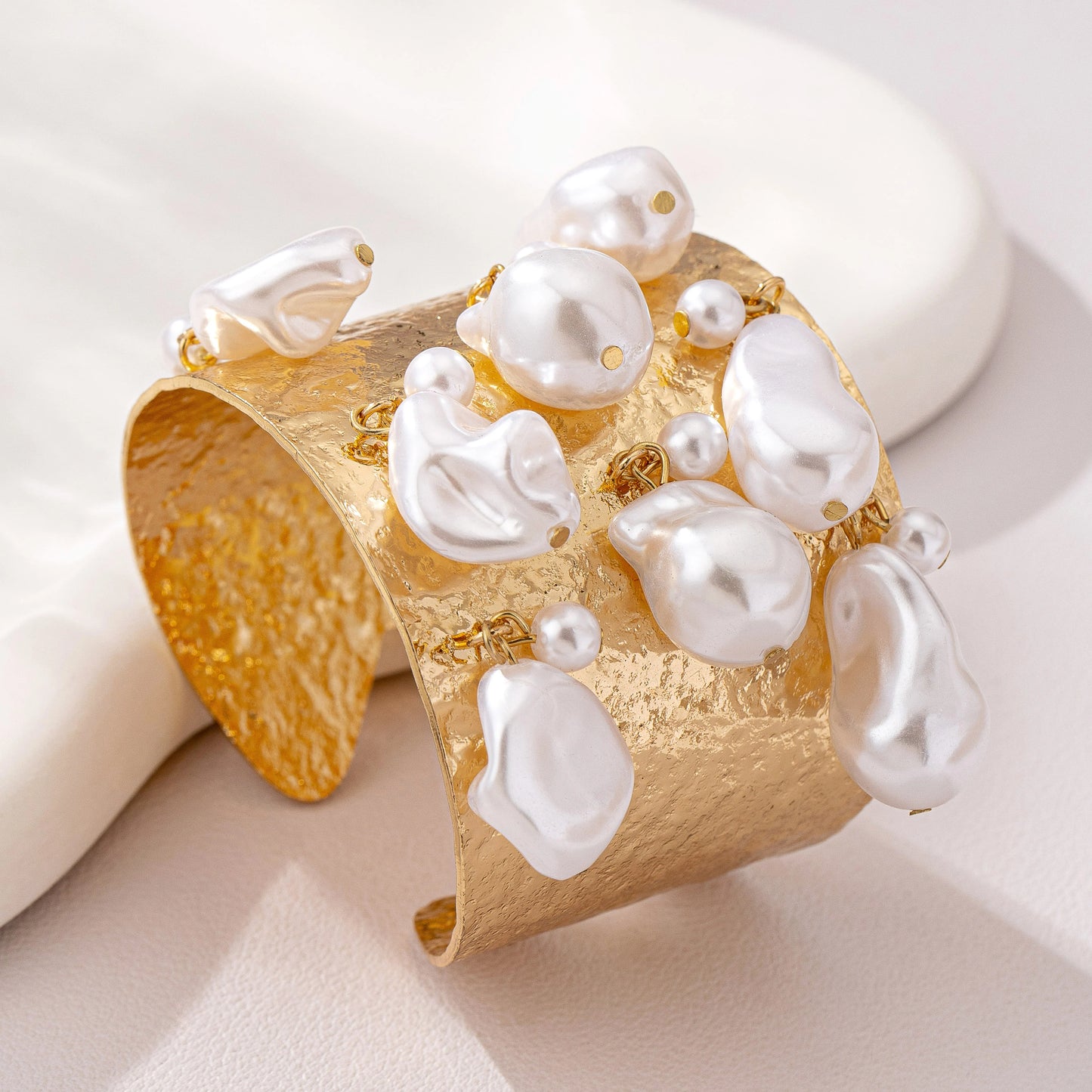 Punk style, metal baroque pearl bracelet, fashionable charm travel and vacation jewelry