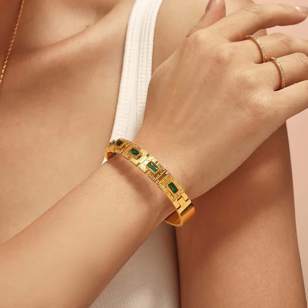 Emerald bracelet with a vintage and sophisticated style, versatile, unique design, does not fade, women's accessory