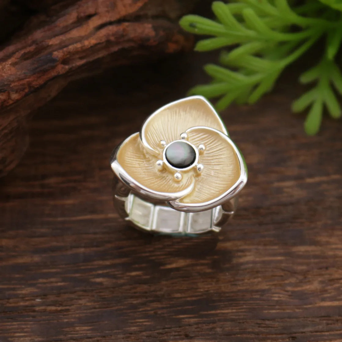 new color painting oil fritillary inlaid flower elastic ring, simple and high-end women's petal ring